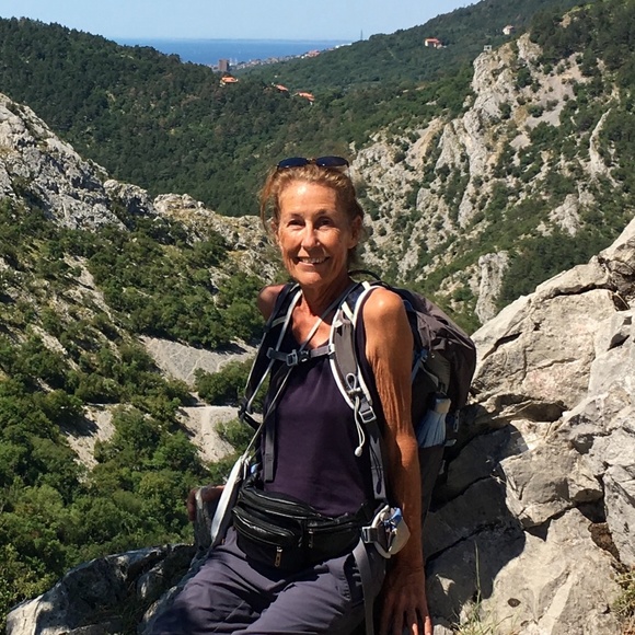 Meet your Posher, Lisa - Picture 1 of 2